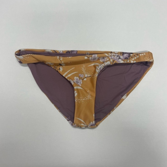 Vitamin A Classic Coverage Bikini Bottom Soleada Flora Pattern - Picture 2 of 7